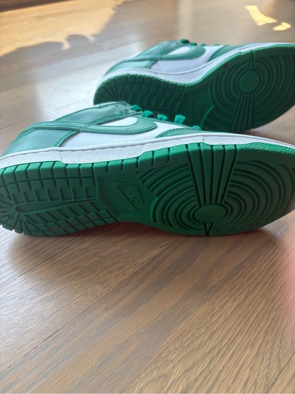 Nike Kids White and Green Low-Top Sneakers with Swoosh